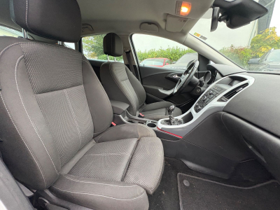 Opel Astra Astra J Lim. 5-trg. White Edition