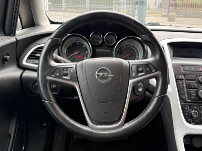 Opel Astra Astra J Lim. 5-trg. White Edition