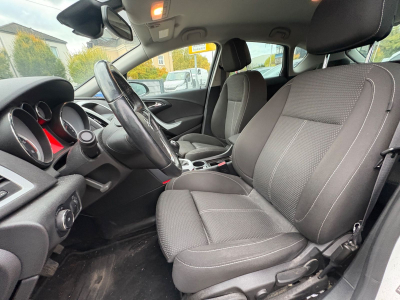 Opel Astra Astra J Lim. 5-trg. White Edition