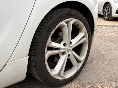 Opel Astra Astra J Lim. 5-trg. White Edition