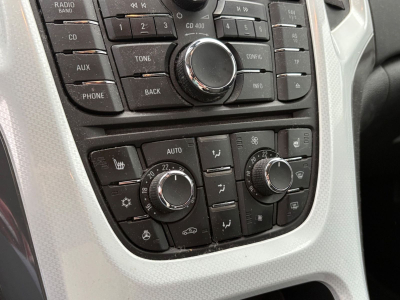 Opel Astra Astra J Lim. 5-trg. White Edition