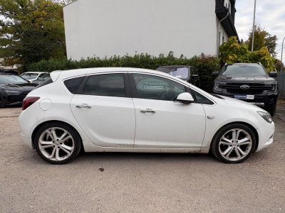 Opel Astra Astra J Lim. 5-trg. White Edition