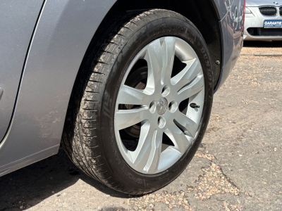 Peugeot 5008 5008 Allure/Automatik/Pano/7xSitze/Navi/