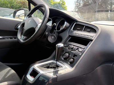 Peugeot 5008 5008 Allure/Automatik/Pano/7xSitze/Navi/