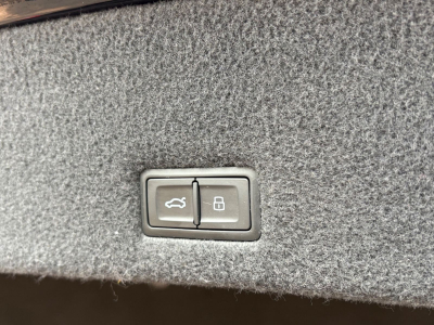 Lamborghini Urus Urus 4.0 V8 Autom./23Zoll/HEADUP/KERAMIK/NACHTSI