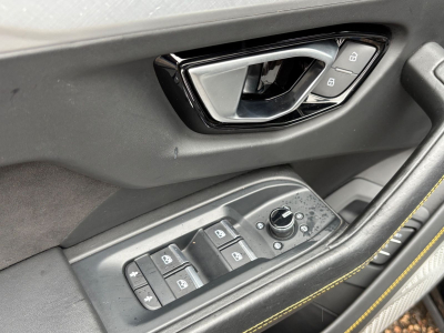 Lamborghini Urus Urus 4.0 V8 Autom./23Zoll/HEADUP/KERAMIK/NACHTSI