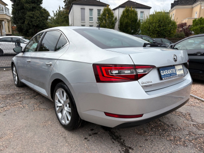 Skoda Superb Superb Lim. Style 150 PS / DSG / LEDER /