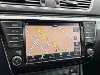 Skoda Superb Superb Lim. Style 150 PS / DSG / LEDER /