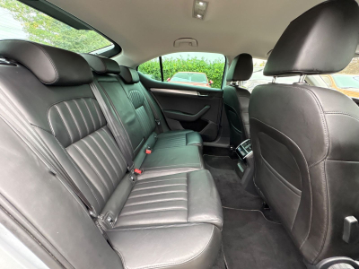 Skoda Superb Superb Lim. Style 150 PS / DSG / LEDER /