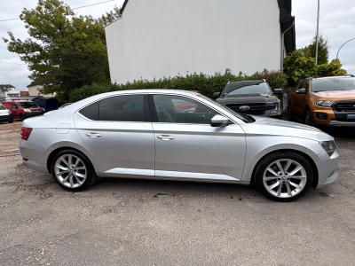 Skoda Superb Superb Lim. Style 150 PS / DSG / LEDER /