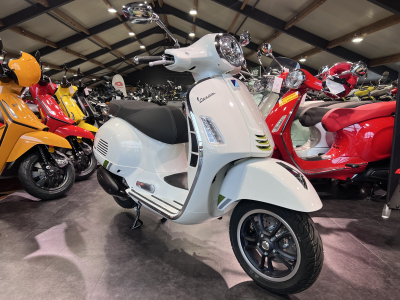 Vespa GTS Super Tech 125