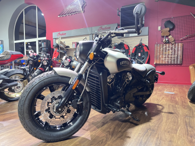 Indian Scout Bobber 1200cc / 100cv Silver Quartz Smoke