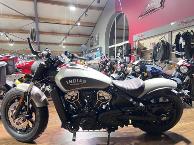 Indian Scout Bobber 1200cc / 100cv Silver Quartz Smoke