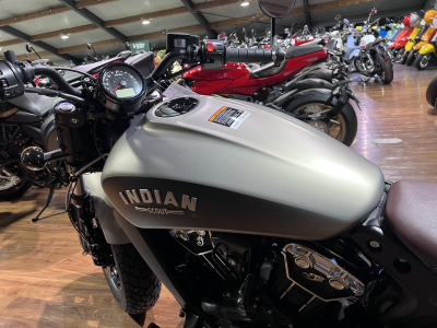 Indian Scout Bobber 1200cc / 100cv Silver Quartz Smoke