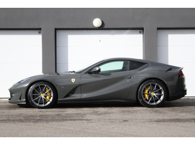 Ferrari 812 Superfast | GRIGIO SCURO | CARBONE | LIFT | CAMERA | MALUS INCLUS