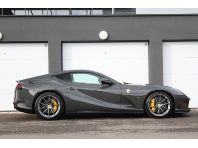 Ferrari 812 Superfast | GRIGIO SCURO | CARBONE | LIFT | CAMERA | MALUS INCLUS
