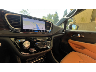 Chrysler Pacifica Limited Pinnacle Hybrid DVD FULL