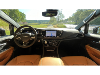 Chrysler Pacifica Limited Pinnacle Hybrid DVD FULL