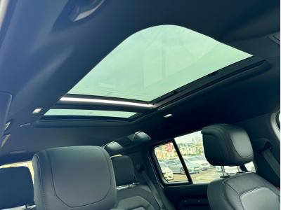 Land-Rover Defender 110 P400E PHEV HSE X-DYNAMIC PACK BOND EDITION 007 MERIDIAN PANO CUIR NAVI