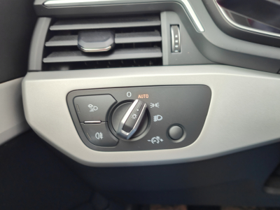 Audi A4 30 TDI S-TRONIC CUIR CARPLAY SIEGES CHAUFFANTS GPS TOIT PANO OUVRANT