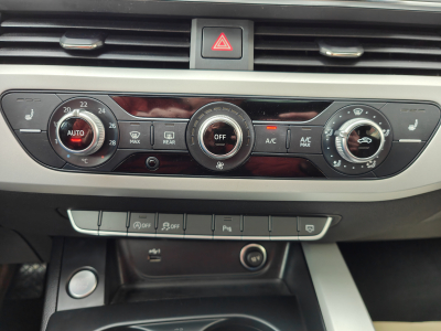 Audi A4 30 TDI S-TRONIC CUIR CARPLAY SIEGES CHAUFFANTS GPS TOIT PANO OUVRANT