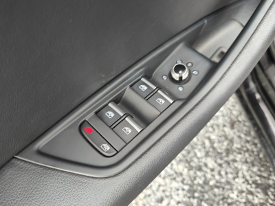 Audi A4 30 TDI S-TRONIC CUIR CARPLAY SIEGES CHAUFFANTS GPS TOIT PANO OUVRANT