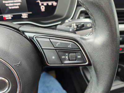 Audi A4 30 TDI S-TRONIC CUIR CARPLAY SIEGES CHAUFFANTS GPS TOIT PANO OUVRANT