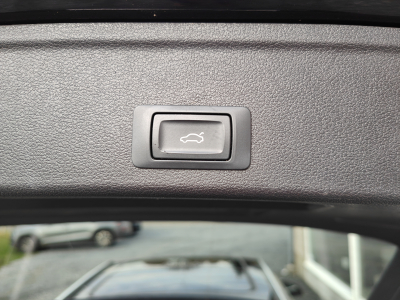 Audi A4 30 TDI S-TRONIC CUIR CARPLAY SIEGES CHAUFFANTS GPS TOIT PANO OUVRANT