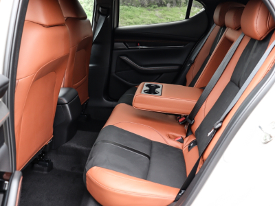 Mazda 3 2.5 L E-SKYACTIV 140 Nagasi