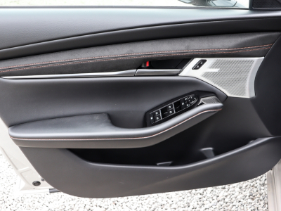 Mazda 3 2.5 L E-SKYACTIV 140 Nagasi