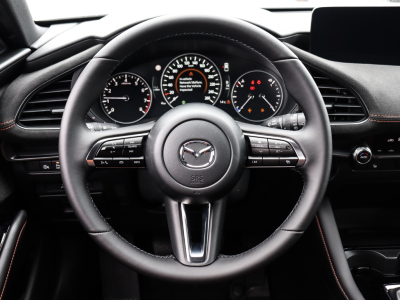 Mazda 3 2.5 L E-SKYACTIV 140 Nagasi