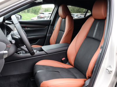 Mazda 3 2.5 L E-SKYACTIV 140 Nagasi