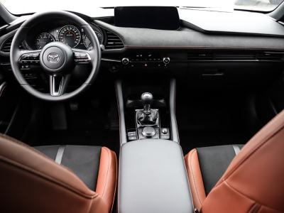 Mazda 3 2.5 L E-SKYACTIV 140 Nagasi