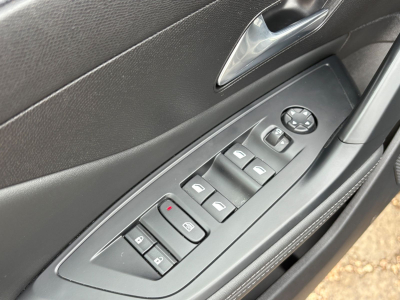 Peugeot 308 308 Allure/Automatik/1.Hand/LED/KAMERA/