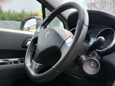 Peugeot 5008 5008 Allure/Automatik/Pano/7xSitze/Navi/