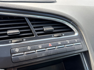 Peugeot 5008 5008 Allure/Automatik/Pano/7xSitze/Navi/