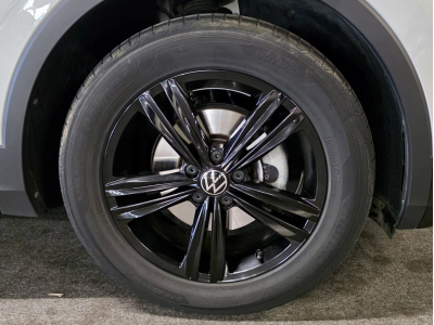 Volkswagen Tiguan 1.5 TSI 150 URBAN SPORT VIRTUAL HEAD UP HARMAN KARDON CUIR NAVIC 1 HAND