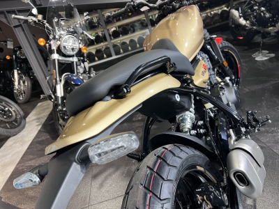 Royal Enfield Guerrilla 450 GOLD DIP