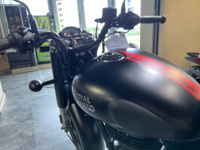Royal Enfield Classic 350 Noir furtif foncé