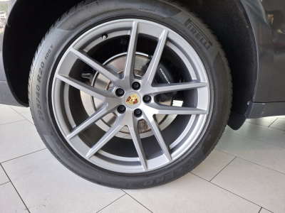 Porsche Macan 2.0 265 NEW MODEL PACK CHRONO PANO CUIR NAVI 1 HAND