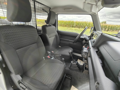 Suzuki Jimny 1.5i 4x4 UTILITAIRE CLIM ATTACHE REMORQUE BLUETOOTH SIEGES CHAUFFANTS