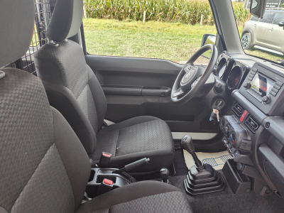 Suzuki Jimny 1.5i 4x4 UTILITAIRE CLIM ATTACHE REMORQUE BLUETOOTH SIEGES CHAUFFANTS