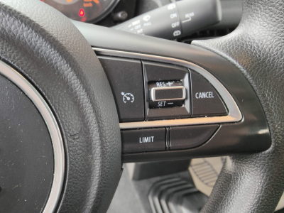 Suzuki Jimny 1.5i 4x4 UTILITAIRE CLIM ATTACHE REMORQUE BLUETOOTH SIEGES CHAUFFANTS