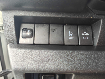 Suzuki Jimny 1.5i 4x4 UTILITAIRE CLIM ATTACHE REMORQUE BLUETOOTH SIEGES CHAUFFANTS