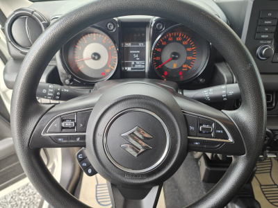 Suzuki Jimny 1.5i 4x4 UTILITAIRE CLIM ATTACHE REMORQUE BLUETOOTH SIEGES CHAUFFANTS