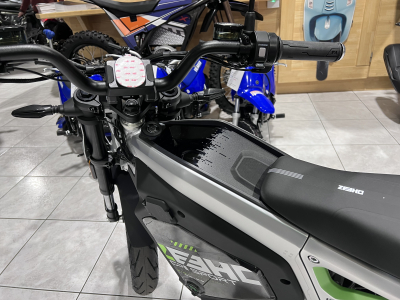 Zeeho C!ty Sport 3500 W ROAD autonomie  74 km  homologuée 45 Km/h.