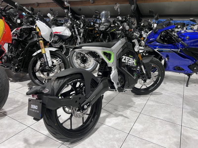 Zeeho C!ty Sport 3500 W ROAD autonomie  74 km  homologuée 45 Km/h.