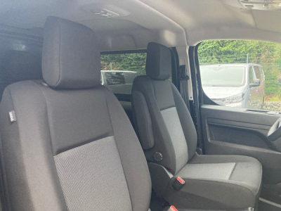 Citroën Jumpy 180 EAT8 DOKA XL 5 Sitzer/Navy/Kamera