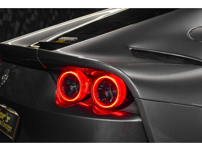 Ferrari 812 Superfast 6.5 V12 - GRIGIO SILVERSTONE