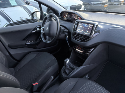 Peugeot 208 1.2 ESSENCE 110CV